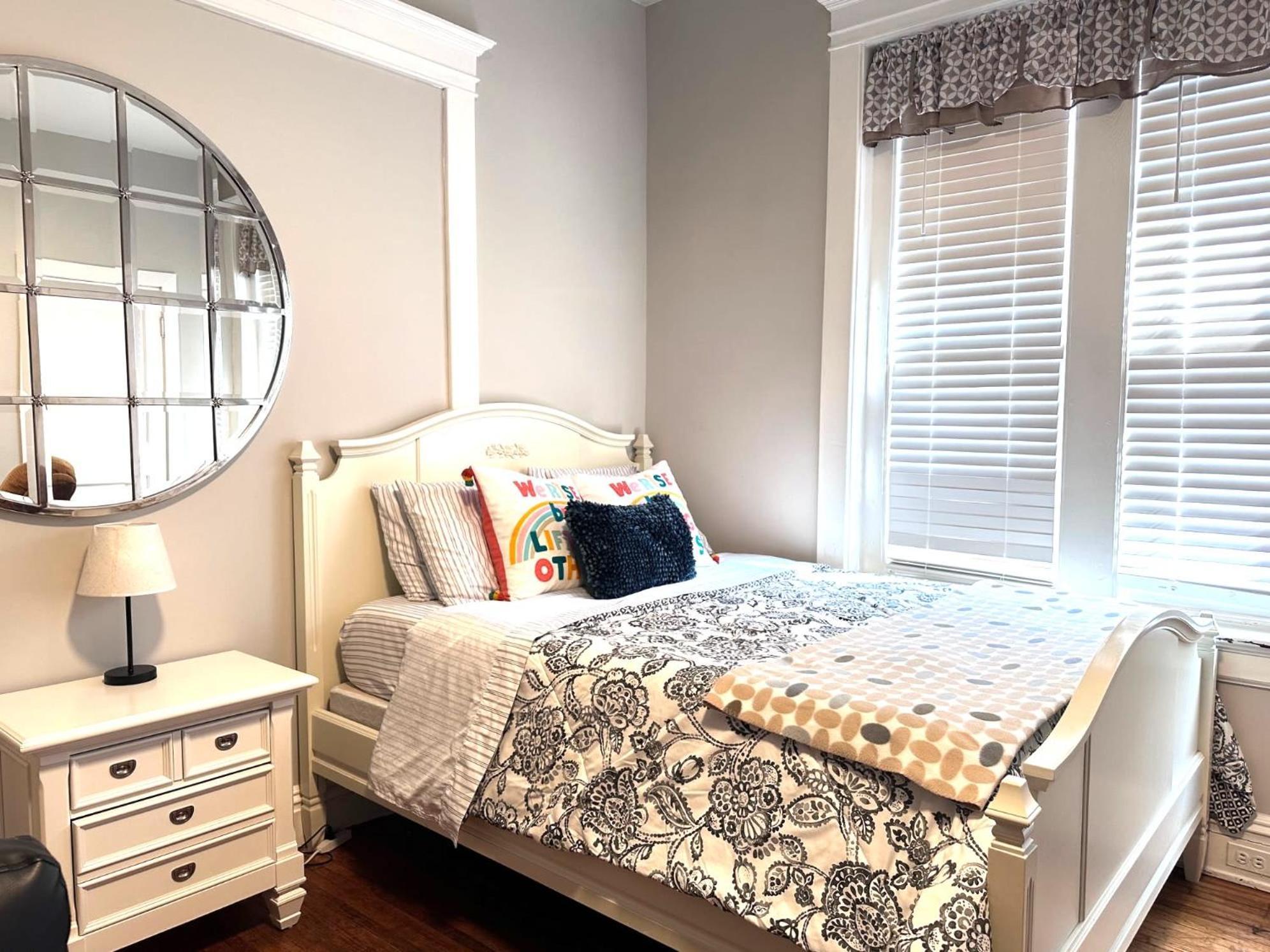 E1 Centrally Located In Carytown Fully Fenced * Richmond